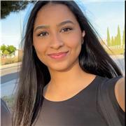 Estudiante universitaria con título de Bachillerato Cientifico Tecnologico